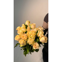 Букет из 25 кремовых роз